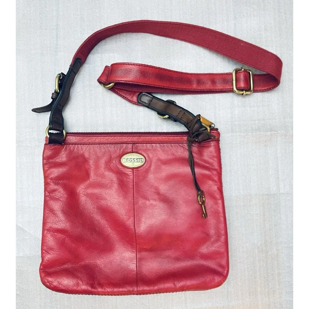 Fossil Magenta Pink Leather Crossbody Bag Purse Soft Cowhide ~ 11"x10"  VGUC - Picture 2 of 12